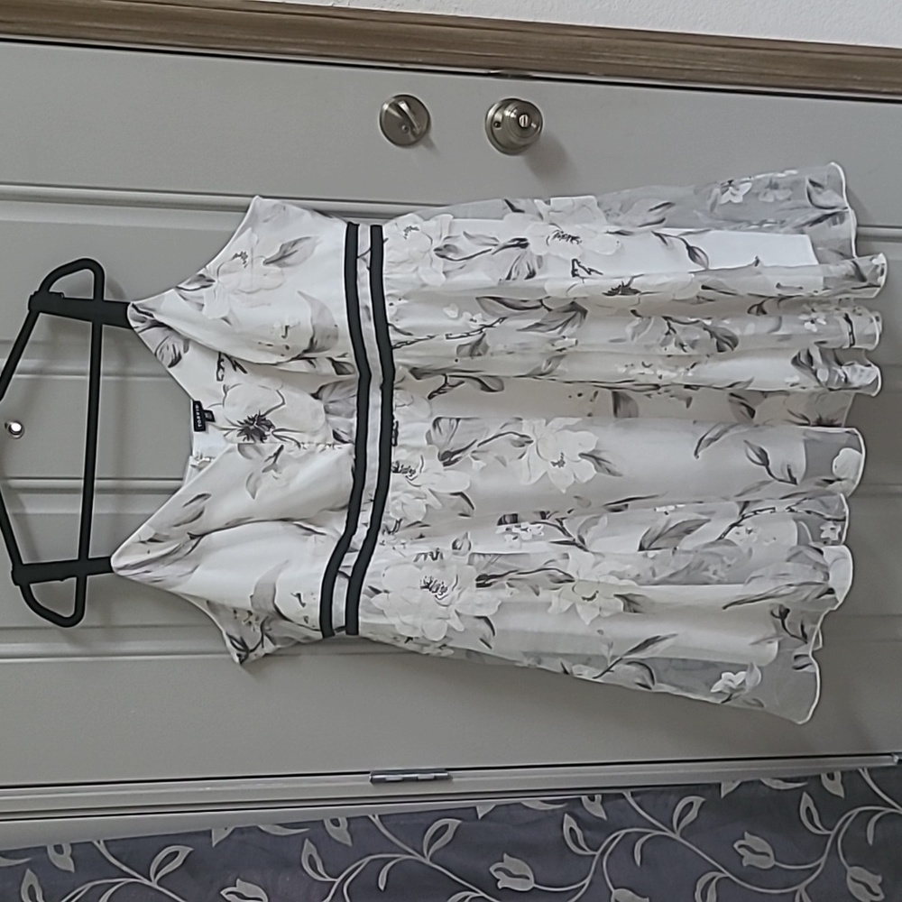 Sz 30 Torrid white w/black gray print party/cocktail/bridesmaids/prom dress